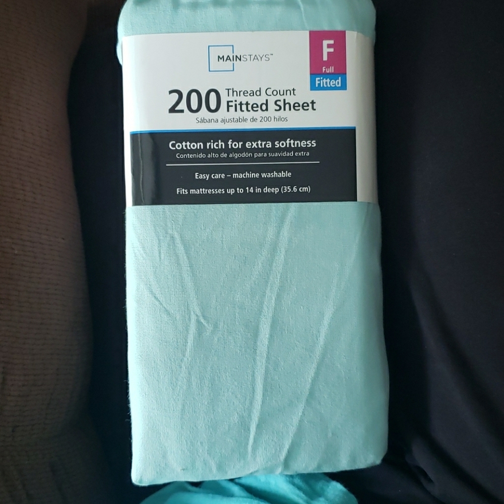200 count FULL fitted sheet. In Classic Mint.